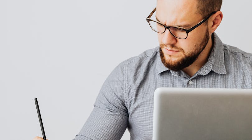 Declaración informativa anual sobre bienes y derechos situados en el extranjero (Modelo 720). Tiene de plazo hasta el 31 de marzo de 2026